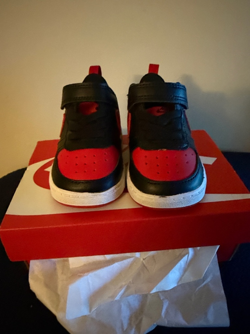 Nike Kids Black and Red Low-Top Sneakers with Hook-and-Loop Strap - Picture 4 of 6